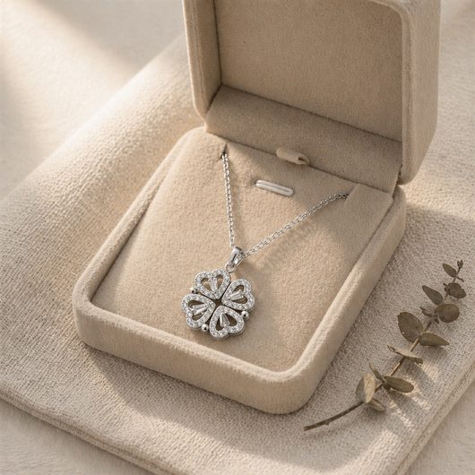 Magnetic Clover Necklace VIP